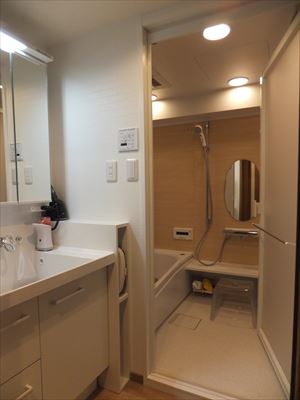 水廻りをリフレッシュ!壁面収納でTV周辺がスッキリ 水廻りをリフレッシュ!壁面収納でTV周辺がスッキリ